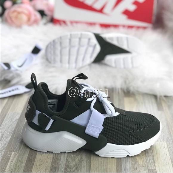 NWT Nike Air Huarache City Low Cargo Khaki WMNS. - Picture 6 of 8